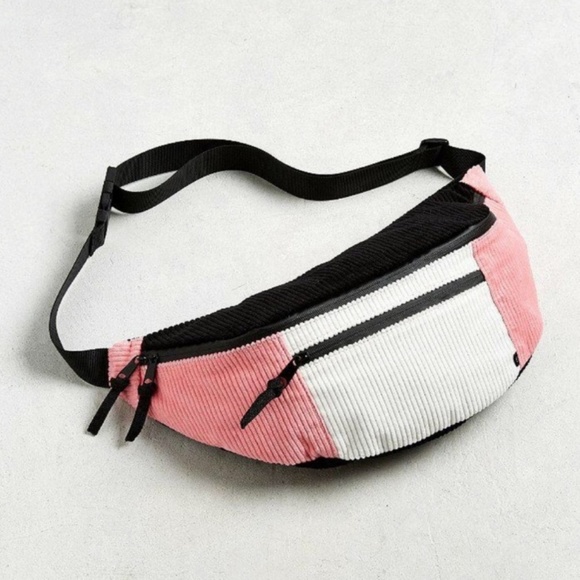 Nwot UO crossbody bag /fanny  pack - Picture 3 of 4